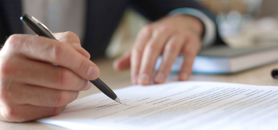 Assinando um contrato