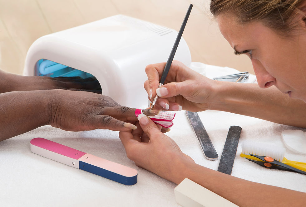 Manicure em andamento