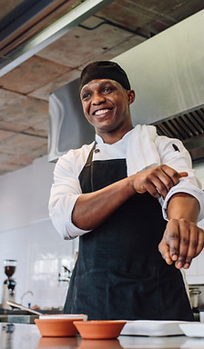 Chef se préparant à cuisiner