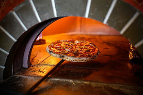 Pizza au feu de bois