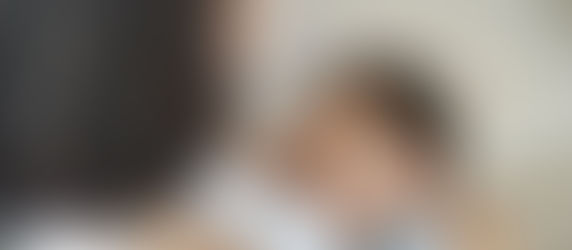 Ist es gesund, ein Baby auch nach 8 Monaten noch voll zu stillen?