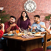 Des amis au restaurant