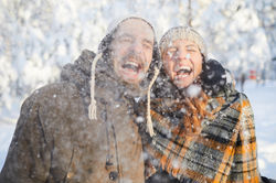 Nahaufnahme von Menschen im Winter
