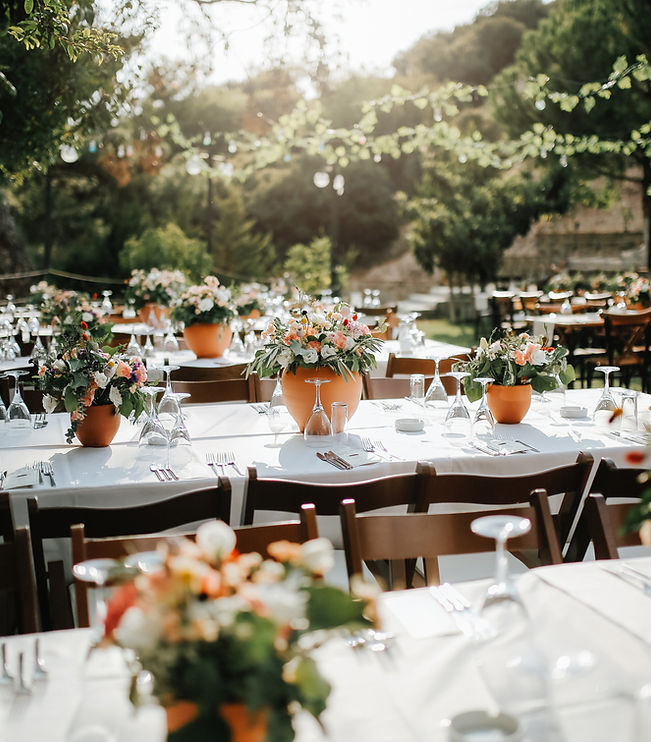 Outdoor wedding table setup