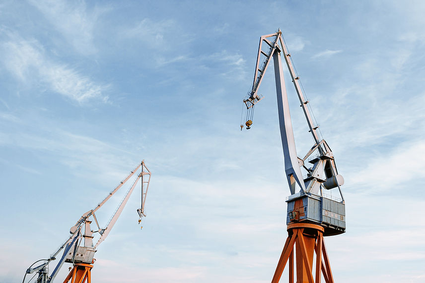 La grúa de construcción