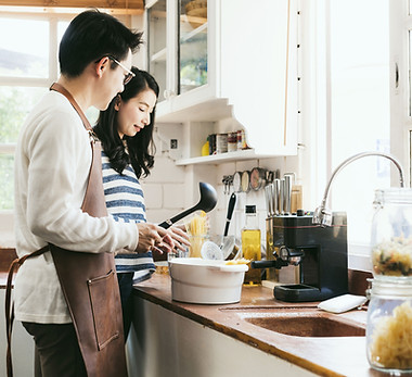 Couple, préparer, dîner