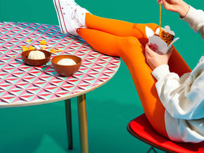 Eat With Your Feet! / 足で食べてみよう!?