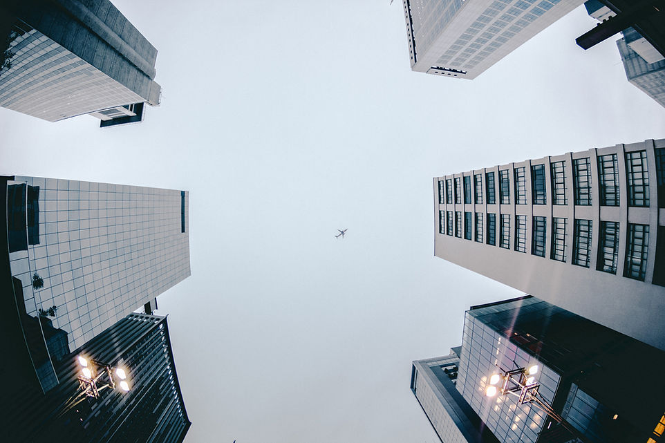 Prédios e avião