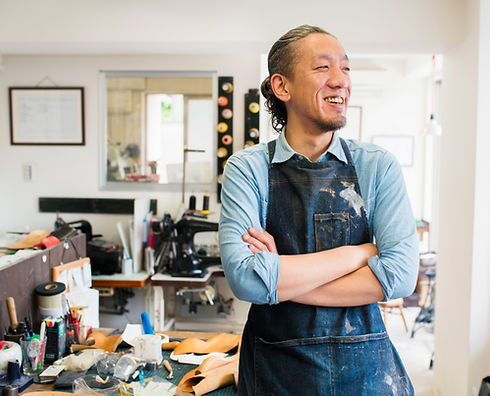 Artisan souriant