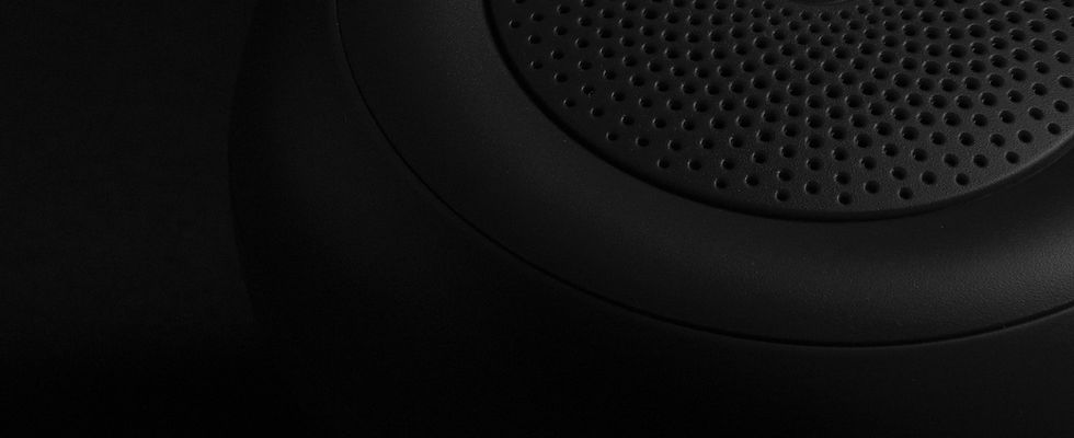 黒い円形スピーカー
