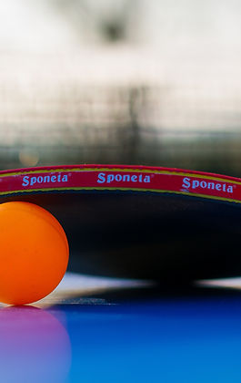 raquette et balle orange