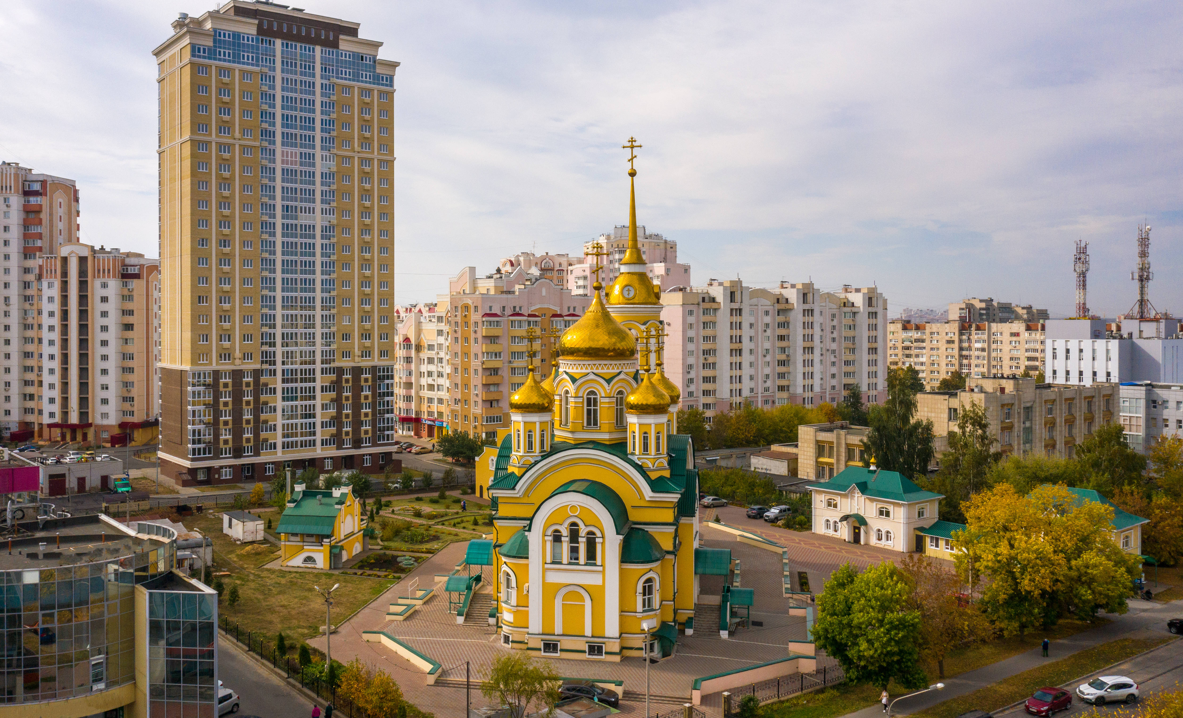 Dominated by Kazakhs and Russians, the population also includes smaller communities of Uzbeks, Tatars, and others.