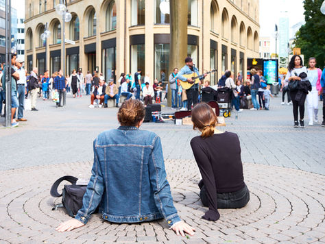 Why People Watching Matters: A School Psychologist’s Perspective on Raising Socially Attuned Children in a Screen-Saturated World