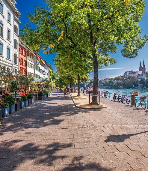 Gehweg am Fluss