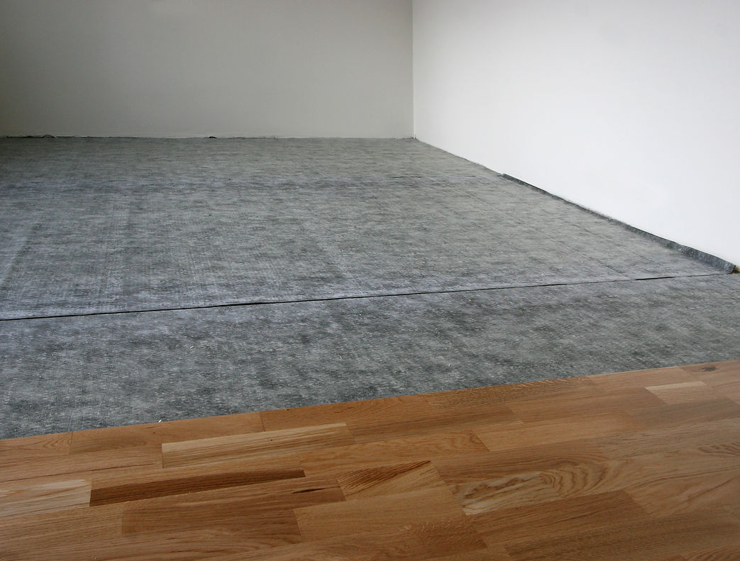 Laying down a wooden laminated floor