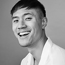 Hombre joven sonriente