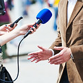 Befragung mit Mikrofon