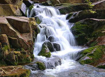 Natürlicher Wasserfall
