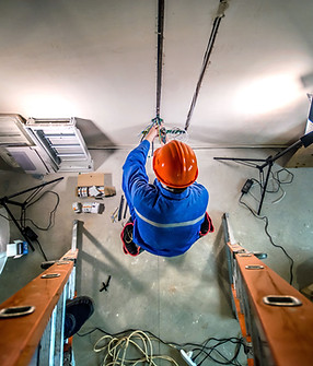 Робітник електротехніки