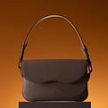 Vitrine de bolsas marrons