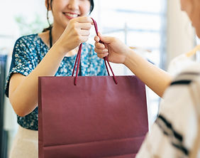 アパレル ショッピング 店員 スタッフ