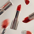 赤い口紅のクローズアップ