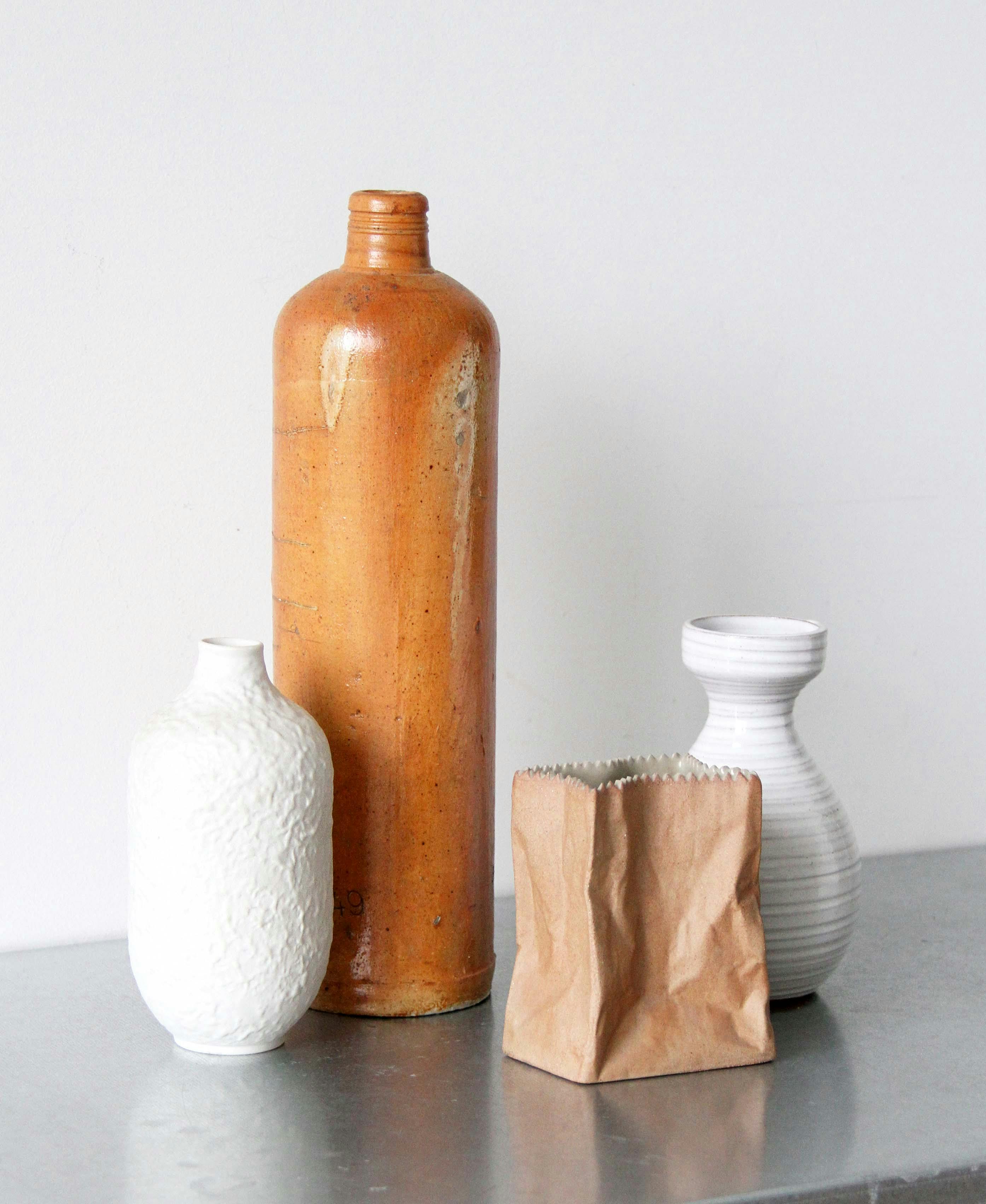 Exposição de vasos de cerâmica
