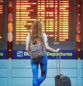 Panel de salidas del aeropuerto