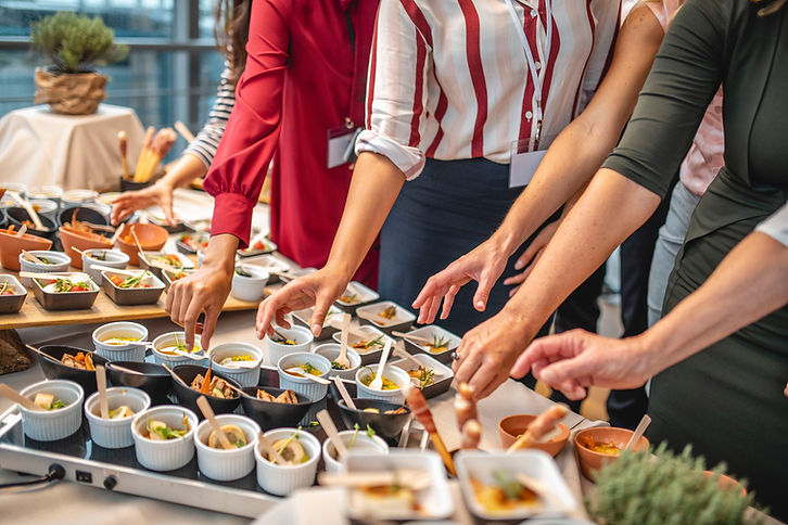Buffet-Tisch-Szene