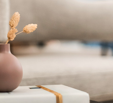 Vase mit Trockenblumen