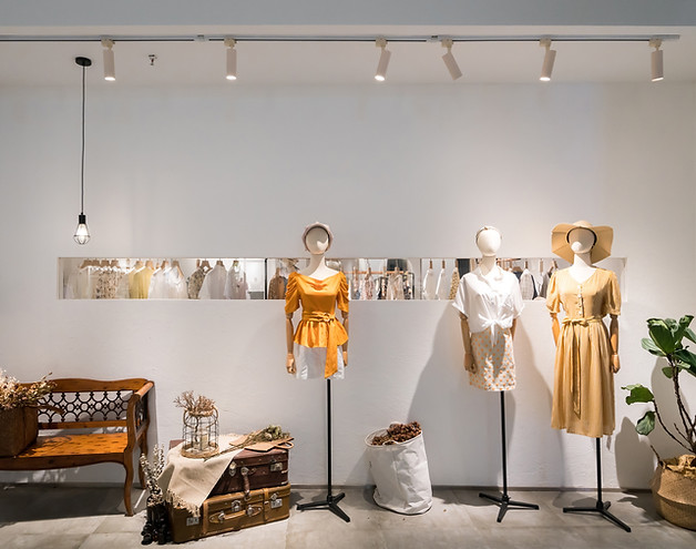 Mannequins dans une boutique