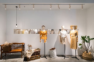 Mannequins dans une boutique