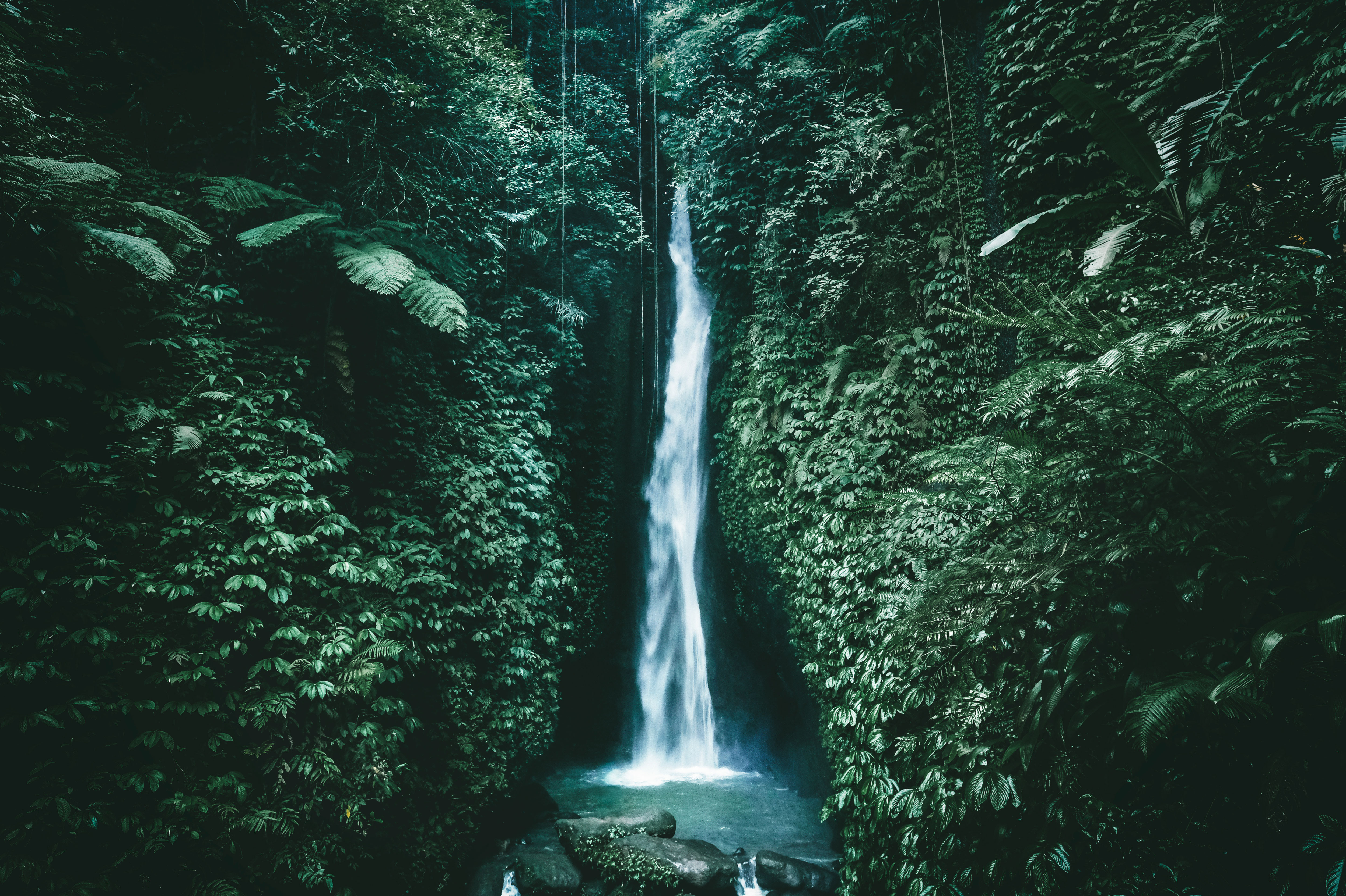Wisata Air Terjun Curug di Puncak Bogor — inspirasi dari Villa Bango di Cilember, Puncak