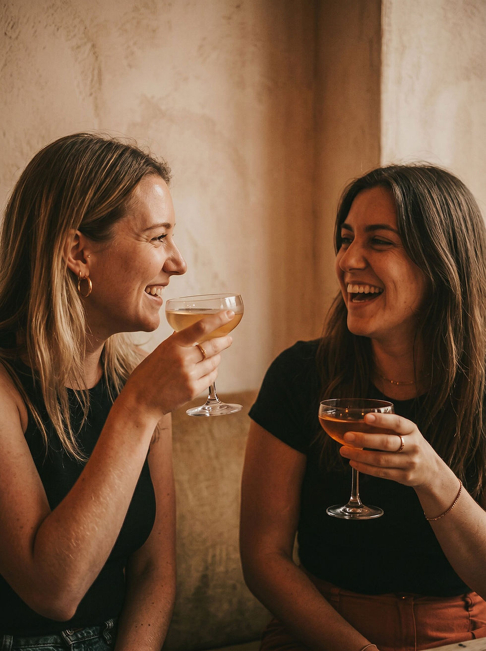 Frauen genießen Getränke