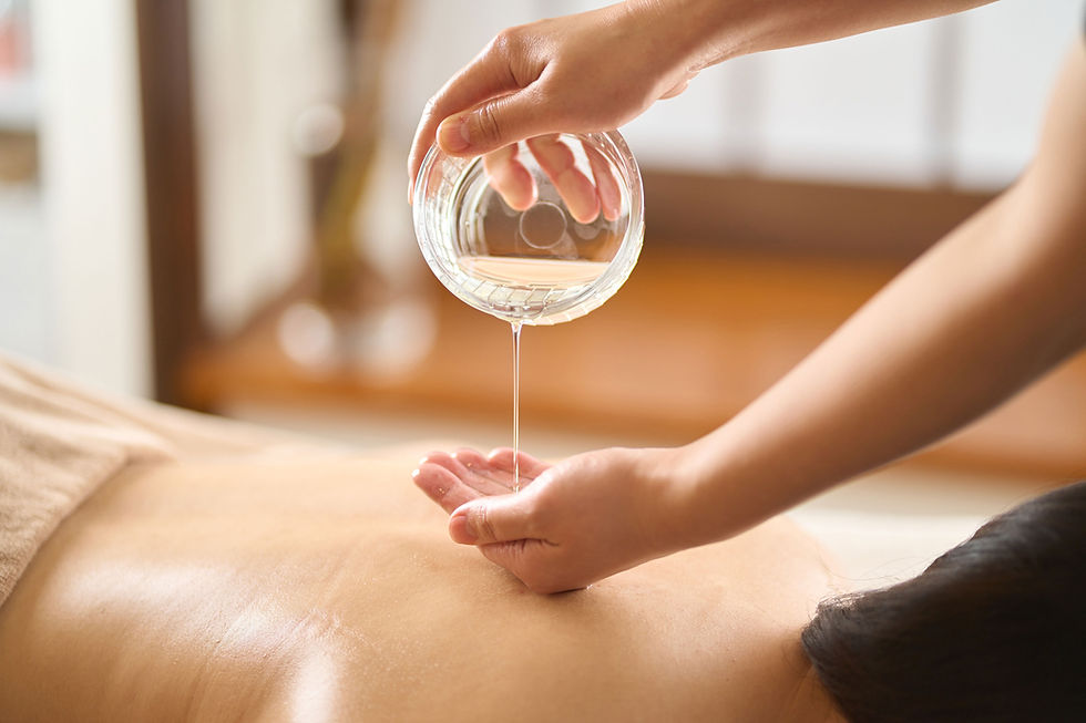 Applicazione dell'olio da massaggio