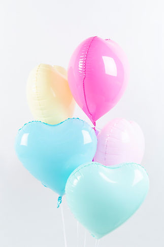 Ballons en forme de cœur colorés