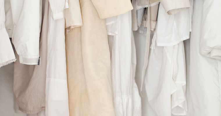 Creme und weiße Kleidung