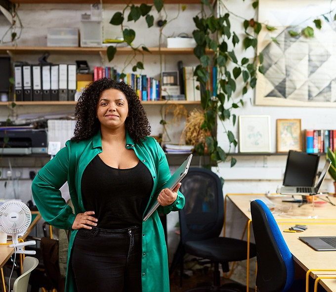 Femme d'affaires au bureau