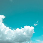 Türkisfarbener Himmel
