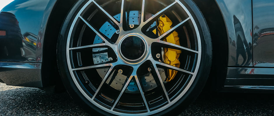 Autókozmetika részlet – tiszta felni és fék Szombathelyen