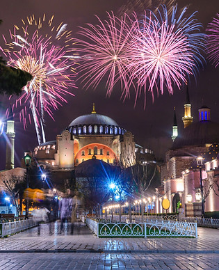 Fuochi d'artificio su Santa Sofia