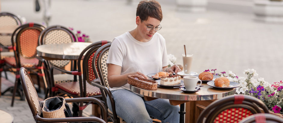 Wet weather dampens pub, bar and restaurant sales in February