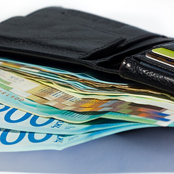 Cartera con billetes