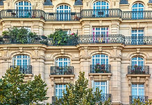 Immeuble avec balcons