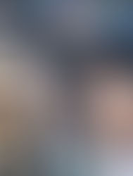 Geleneksel medyanın kökeni, on beşinci yüzyılda matbaanın icadıyla başlatılabilir. Matbaanın ortaya çıkışı, bilginin ilk kez yüksek hızda ve geniş kitlelere aktarılabilmesini mümkün kılmıştır.