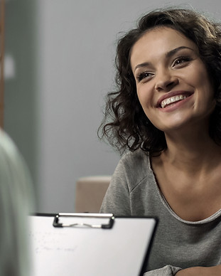 Mulher sendo atendida