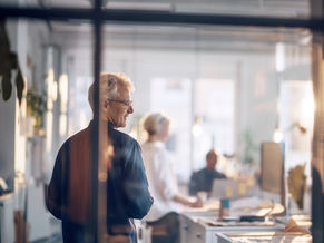 Blue Owl Capital artificial intelligence financing, private credit funding AI data centers, Wall Street role in AI infrastructure boom, Meta and Oracle data center financing, how private lenders are powering America’s AI growth