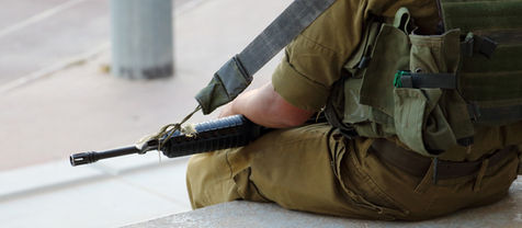 Jeder ist bewaffnet - Schweizer Waffengeheimnisse des Militärs | reisegedanken.com