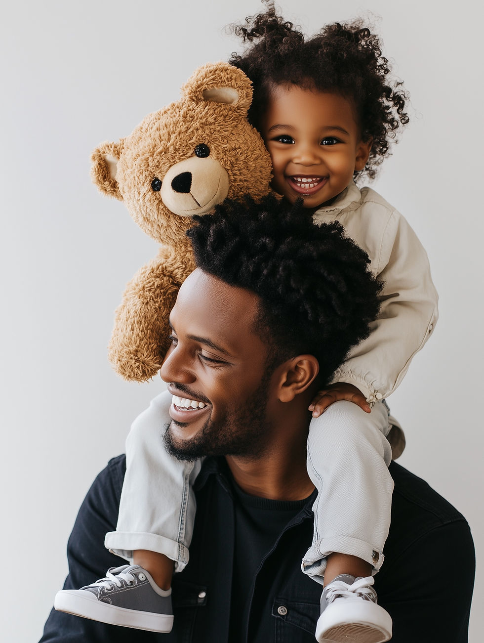 Père et enfant souriants