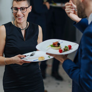 Mastering Relationship Building: Lessons from Keith Ferrazzi's Never Eat Alone